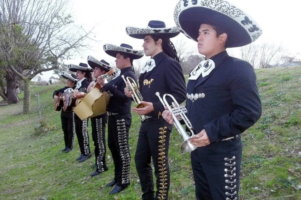 Presentación de Mariachi Domínguez 4