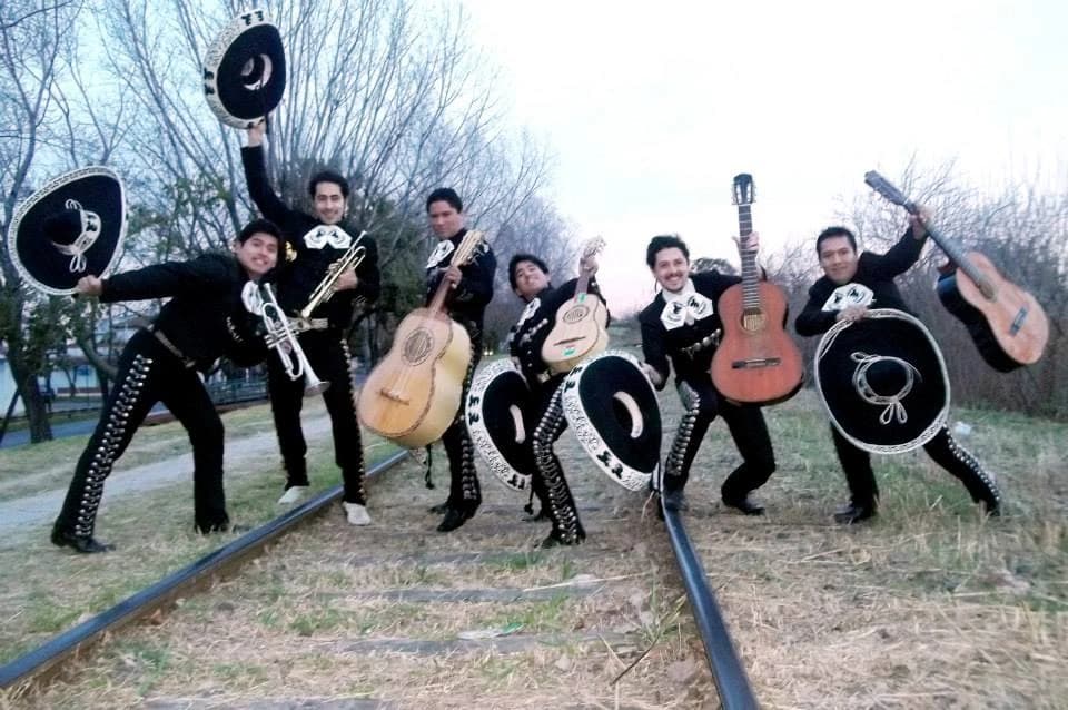 Presentación de Mariachi Domínguez 7