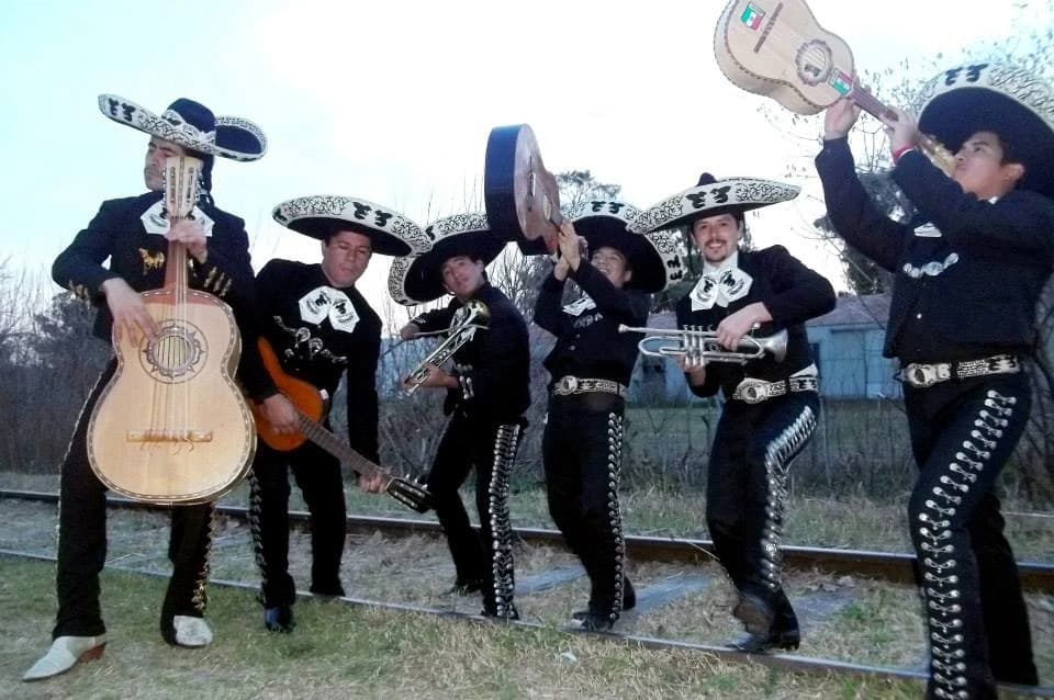 Presentación de Mariachi Domínguez 8